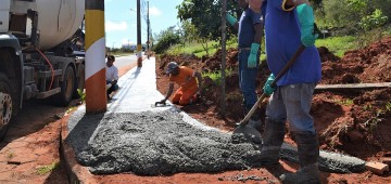 Prefeitura de Avaré implanta calçada na região do Cristo Redentor