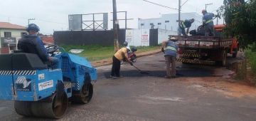 Limpeza de córregos e operação Tapa Buraco