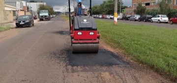 Estrada vicinal e bairros recebem nova fase da Operação Tapa-Buraco