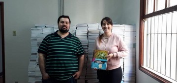 ETEC faz doação de livros ao Fundo Social