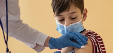 Jovens de 12 a 15 anos com comorbidades e deficiência são vacinados a partir de terça, 24