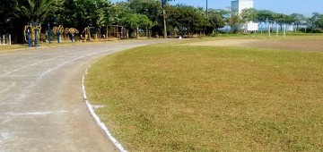 No feriado houve manutenção do Campo e da Pista Municipal