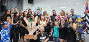 Curso de Libras entrega certificado de conclusão a participantes