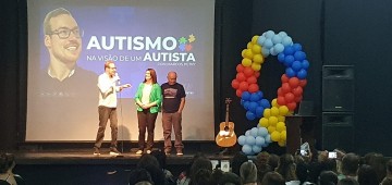 Marcos Petry emociona público com palestra sobre autismo e superação