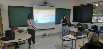 Professores aprendem técnicas para aliviar estresse