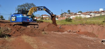 Prefeitura inicia nova obra para conter erosão no Camargo