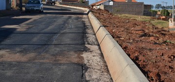 Avenida na Vila Operária ganha nova guia