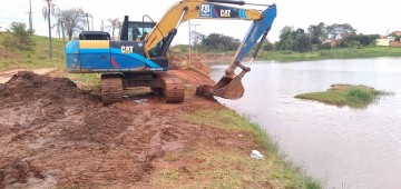 Lago ornamental da Brabância passa por limpeza