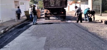 Secretaria de Serviços promove melhorias em ruas do bairro Morada do Sol