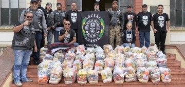 Insanos MC doa cestas básicas para o Fundo Social de Avaré