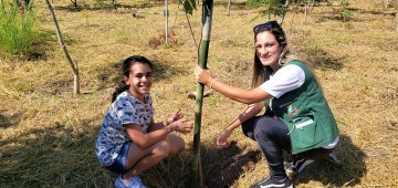 Alunos participam de plantio e visita técnica em ação do Dia Mundial da Água