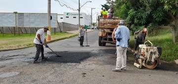 Bairros de Avaré recebem mais uma etapa da operação tapa-buraco