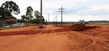 Prefeitura de Avaré alarga trecho de terra da Avenida Fuad Haspani