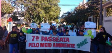 Passeata pelo Meio Ambiente reúne cerca de 800 alunos