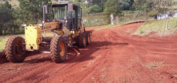 Prefeitura faz manutenção em vários pontos do município